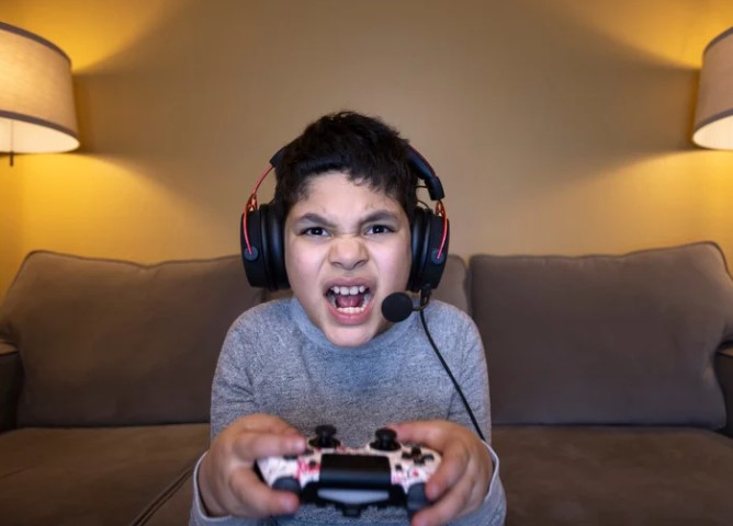 Kid gaming Remote Working 2